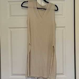 Prologue size S sleeveless top with side slits